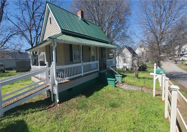 Photo 3 of Single family home for sale at 114 Hampton St, Pelzer, SC 29669 | MLS# 20298685 | Listing updated on 2026-09-06
