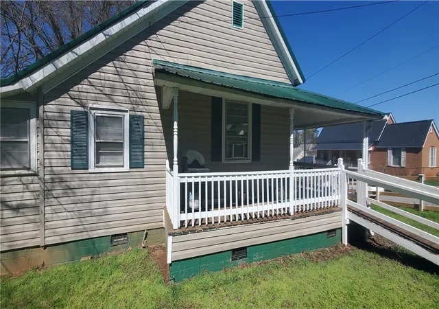 Photo 4 of Single family home for sale at 114 Hampton St, Pelzer, SC 29669 | MLS# 20298685 | Listing updated on 2026-09-06