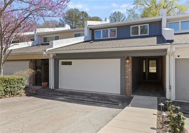Photo 3 of Sale Pending at 214 Holiday E Ave, Clemson, SC 29631 | MLS# 20298608 | Listing updated on 2026-10-12