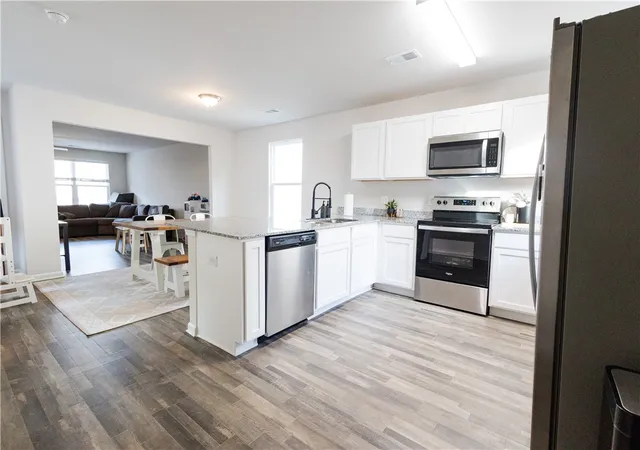 Photo 2 of Sale Pending at 115 Palmetto Breeze Cir, Beaufort, SC 29907 | MLS# 20298862 | Listing updated on 2026-09-19
