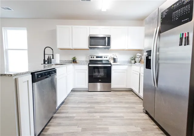 Photo 3 of Sale Pending at 115 Palmetto Breeze Cir, Beaufort, SC 29907 | MLS# 20298862 | Listing updated on 2026-09-19