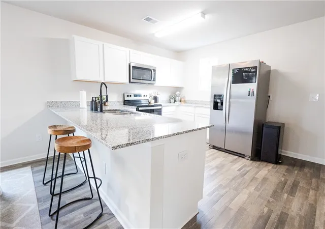 Photo 3 of Sale Pending at 115 Palmetto Breeze Cir, Beaufort, SC 29907 | MLS# 20298862 | Listing updated on 2026-09-19