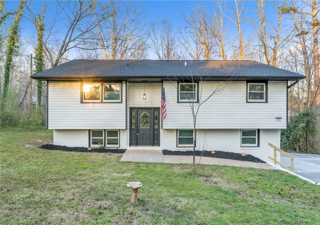 1st image of 319 Catawba Cir, Seneca, SC 29672 | MLS# 20298918