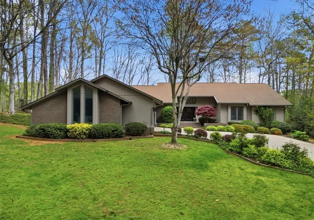 Photo 2 of Single family home for sale at 240 Stonehaven Way, Seneca, SC 29672 | MLS# 20298992 | Listing updated on 2026-08-31