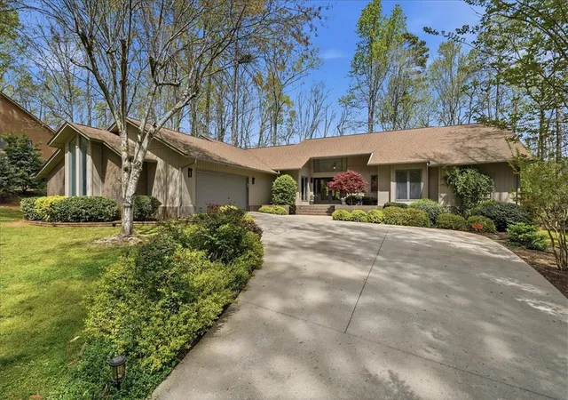 Photo 3 of Single family home for sale at 240 Stonehaven Way, Seneca, SC 29672 | MLS# 20298992 | Listing updated on 2026-08-31
