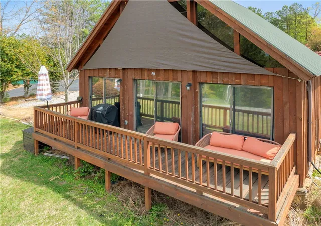 Photo 4 of Single family home for sale at 1 Kitty Hawk Ln, Six Mile, SC 29682 | MLS# 20299653 | Listing updated on 2026-09-11