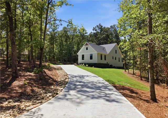 Photo 3 of Single family home for sale at 106 Armory Ct, Ninety Six, SC 29666 | MLS# 20300020 | Listing updated on 2026-09-14