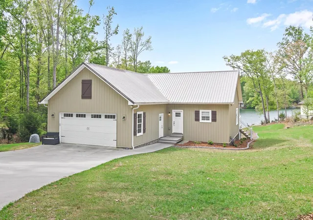 Photo 2 of Single family home for sale at 333 Paradise Point, Abbeville, SC 29620 | MLS# 20300103 | Listing updated on 2026-09-01