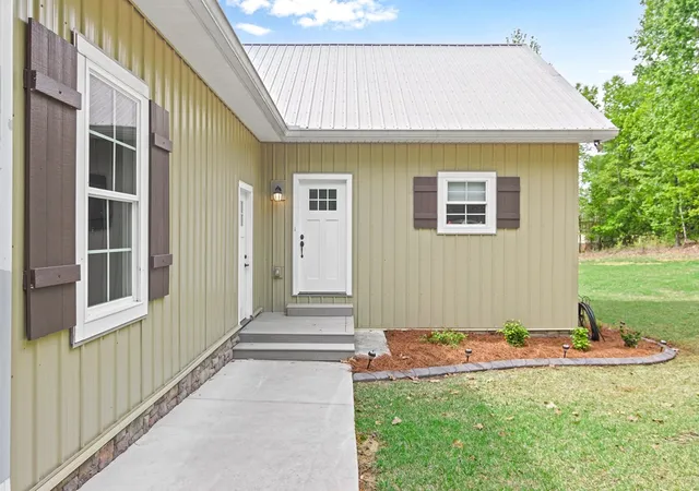 Photo 3 of Single family home for sale at 333 Paradise Point, Abbeville, SC 29620 | MLS# 20300103 | Listing updated on 2026-09-01