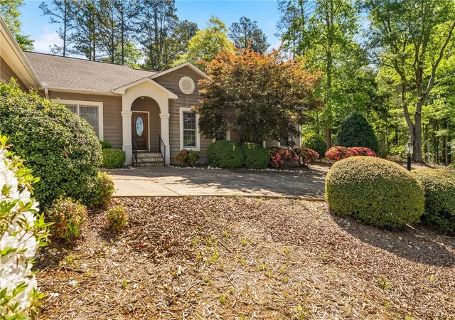 Photo 3 of Single family home for sale at 3607 Rocky Crk Dr, Seneca, SC 29678 | MLS# 20299977 | Listing updated on 2026-09-11