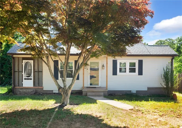 Photo 2 of Single family home for sale at 105 Nalley St, Easley, SC 29640 | MLS# 20299654 | Listing updated on 2026-09-09