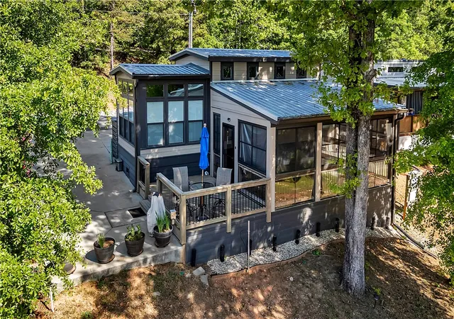 Photo 2 of Manufactured home for sale at 604 N Fleetwood Ln, Fair Play, SC 29643 | MLS# 20300591 | Listing updated on 2026-09-12