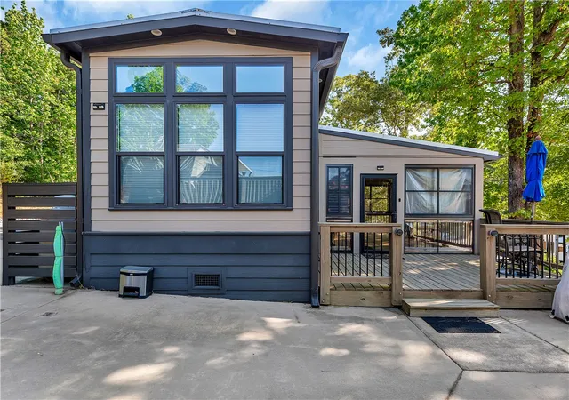 Photo 3 of Manufactured home for sale at 604 N Fleetwood Ln, Fair Play, SC 29643 | MLS# 20300591 | Listing updated on 2026-09-12