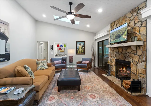 Photo 4 of Single family home for sale at 5 High Tide Ct, Salem, SC 29676 | MLS# 20300700 | Listing updated on 2026-09-08