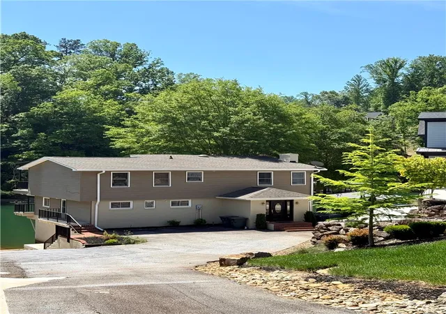 Photo 3 of Single family home for sale at 1200 Loran Pointe Cir, Seneca, SC 29672 | MLS# 20300712 | Listing updated on 2026-09-03