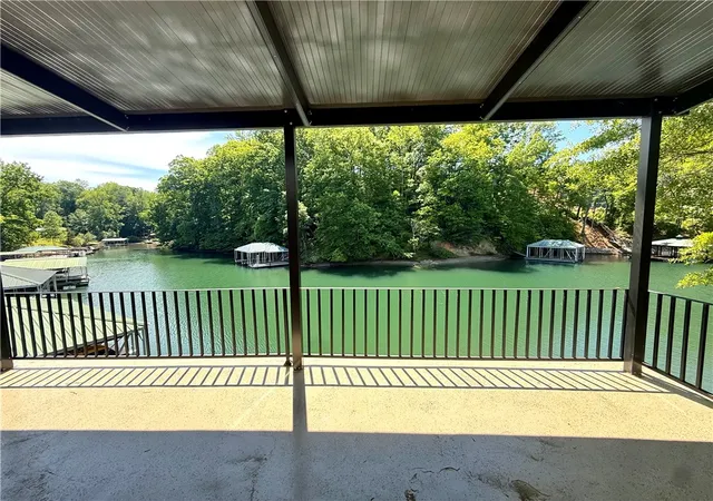 Photo 4 of Single family home for sale at 1200 Loran Pointe Cir, Seneca, SC 29672 | MLS# 20300712 | Listing updated on 2026-09-03