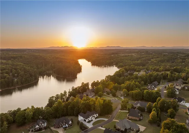 Photo 2 of Single family home for sale at 314 Shoreview Dr, Chesnee, SC 29323 | MLS# 20300979 | Listing updated on 2026-09-12