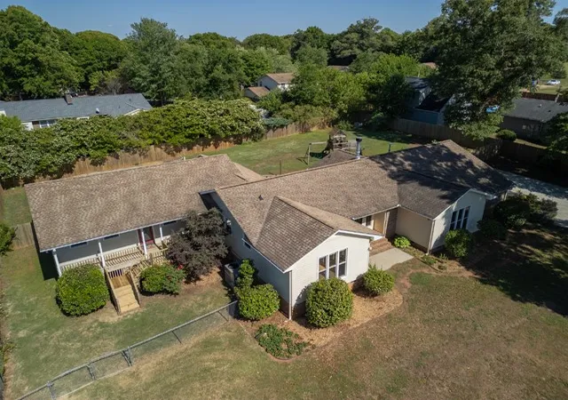 Photo 3 of Single family home for sale at 1011 Sierra Dr, Easley, SC 29642 | MLS# 20300467 | Listing updated on 2026-09-06