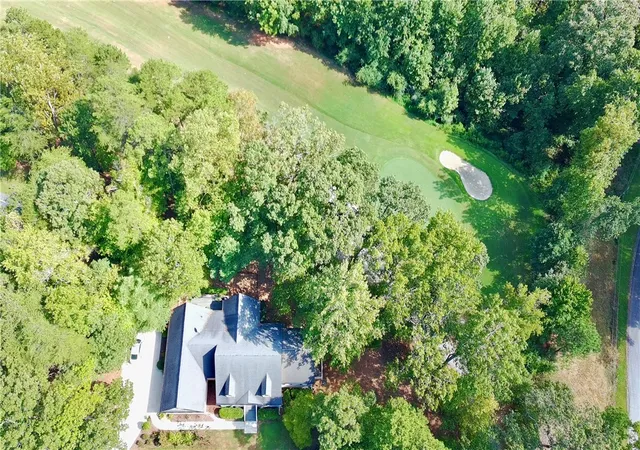 Photo 2 of Single family home for sale at 621 Chickasaw Dr, Westminster, SC 29693 | MLS# 20301093 | Listing updated on 2026-10-02