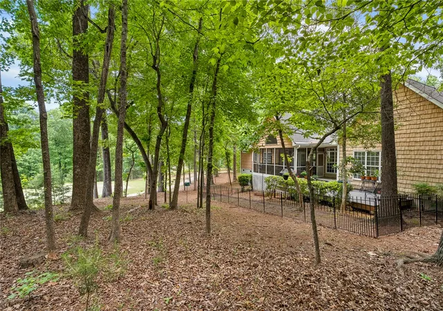 Photo 3 of Single family home for sale at 621 Chickasaw Dr, Westminster, SC 29693 | MLS# 20301093 | Listing updated on 2026-10-02