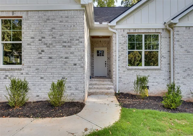 Photo 4 of Sale Pending at 513 Quail Holw, Anderson, SC 29621 | MLS# 20300538 | Listing updated on 2026-09-20
