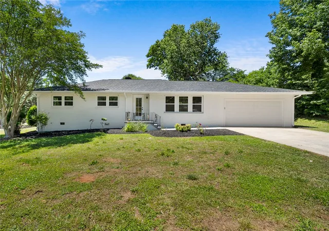 Photo 2 of Single family home for sale at 2301 Lindale Rd, Anderson, SC 29621 | MLS# 20301370 | Listing updated on 2026-09-20