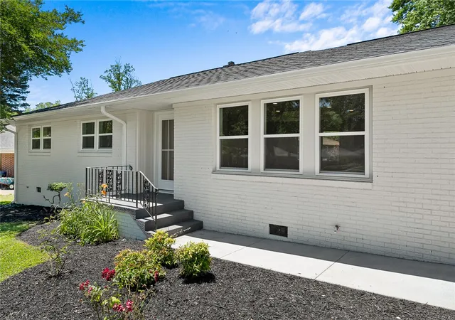 Photo 3 of Single family home for sale at 2301 Lindale Rd, Anderson, SC 29621 | MLS# 20301370 | Listing updated on 2026-09-20