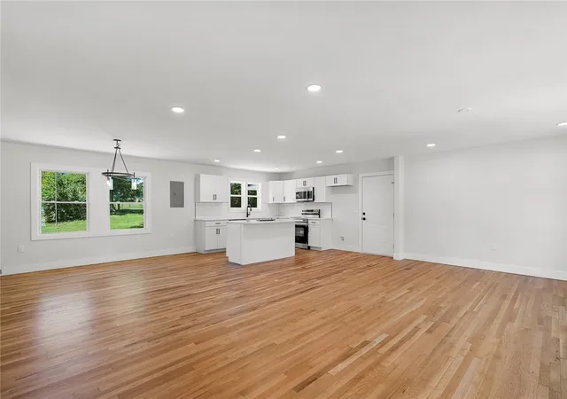 Photo 3 of Single family home for sale at 2301 Lindale Rd, Anderson, SC 29621 | MLS# 20301370 | Listing updated on 2026-10-18