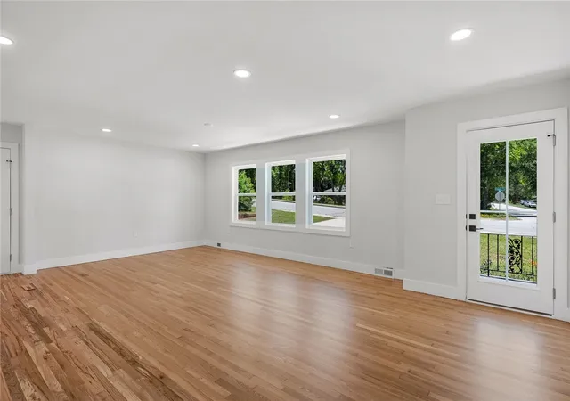 Photo 4 of Single family home for sale at 2301 Lindale Rd, Anderson, SC 29621 | MLS# 20301370 | Listing updated on 2026-10-18