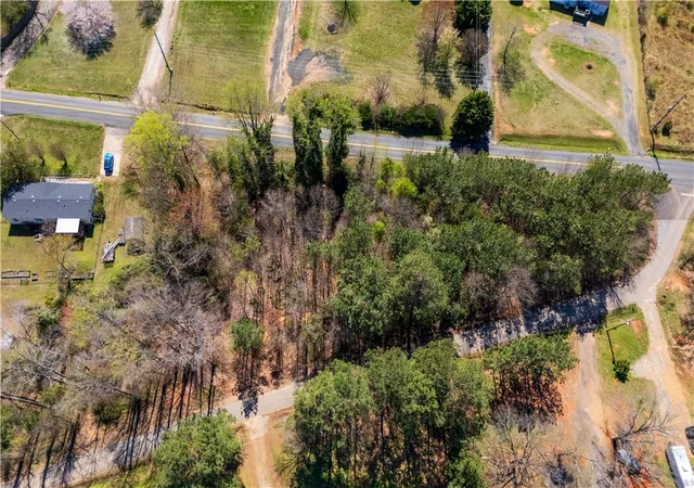 Photo 3 of Sale Pending at 108 Watts Rd, Liberty, SC 29657 | MLS# 20301454 | Listing updated on 2026-09-03