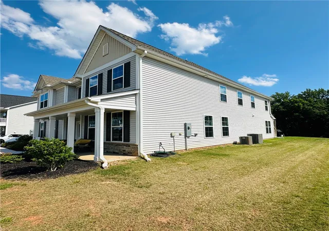 Photo 2 of Single family home for sale at 771 Oak Hl Ln, Belton, SC 29627 | MLS# 20301689 | Listing updated on 2026-10-12