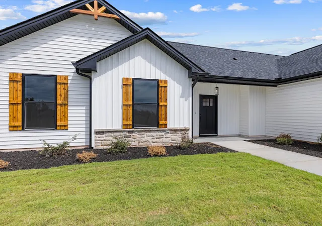 Photo 2 of Single family home for sale at 3805 Flt Rock Rd, Iva, SC 29655 | MLS# 20301708 | Listing updated on 2026-10-17