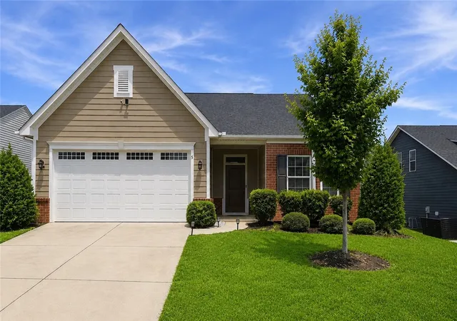 Photo 1 of Single family home for sale at 5 Pequot Dr, Greenville, SC 29607 | MLS# 20301599 | Listing updated on 2026-08-31