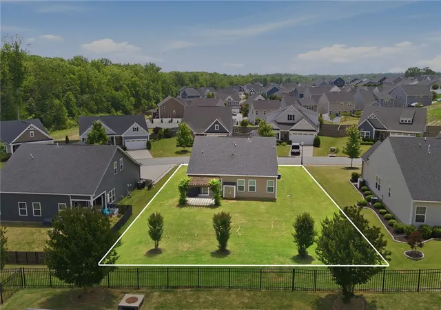 Photo 3 of Single family home for sale at 5 Pequot Dr, Greenville, SC 29607 | MLS# 20301599 | Listing updated on 2026-08-31
