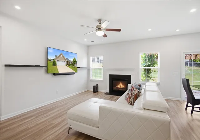 Photo 3 of Single family home for sale at 5 Pequot Dr, Greenville, SC 29607 | MLS# 20301599 | Listing updated on 2026-10-21