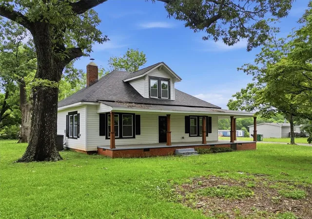 Photo 2 of Sale Pending at 202 Arrowood Rd, Chesnee, SC 29323 | MLS# 20302015 | Listing updated on 2026-09-01
