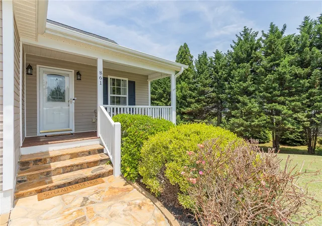 Photo 3 of Single family home for sale at 861 N Old Pendleton Rd, Liberty, SC 29657 | MLS# 20301883 | Listing updated on 2026-09-15