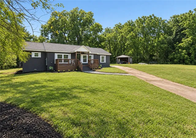 Photo 2 of Single family home for sale at 147 Taylor Rd, West Union, SC 29696 | MLS# 20302245 | Listing updated on 2026-09-11
