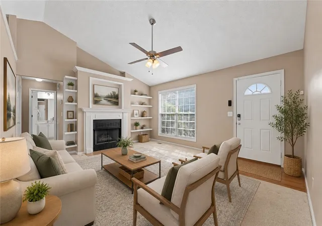 Photo 4 of Single family home for sale at 1111 Dunwoody Dr, Simpsonville, SC 29681 | MLS# 20302367 | Listing updated on 2026-10-25