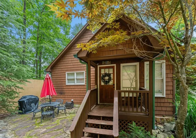 Photo 3 of Single family home for sale at 255 Horseshoe Bnd Dr, Westminster, SC 29693 | MLS# 20302604 | Listing updated on 2026-09-16