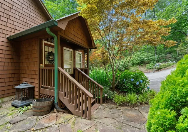 Photo 3 of Single family home for sale at 255 Horseshoe Bnd Dr, Westminster, SC 29693 | MLS# 20302604 | Listing updated on 2026-09-16