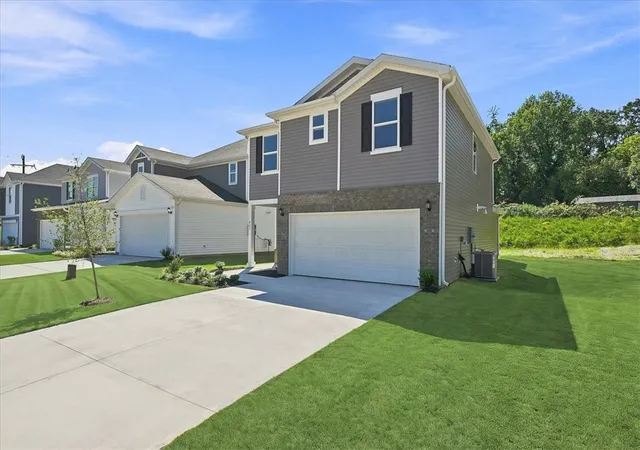 Photo 3 of Single family home for sale at 423 Upland Water Ct, Spartanburg, SC 29301 | MLS# 20302180 | Listing updated on 2026-09-24