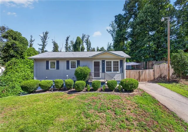 Photo 1 of Single family home for sale at 116 Oak Ridge Cir, Seneca, SC 29678 | MLS# 20302414 | Listing updated on 2026-09-03