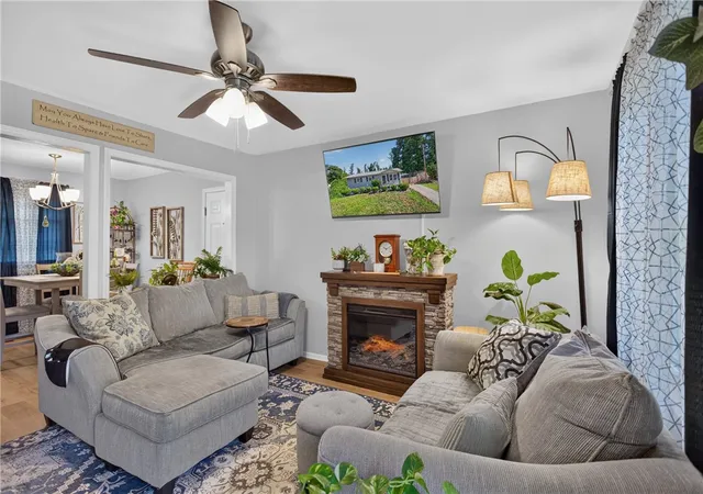 Photo 3 of Single family home for sale at 116 Oak Ridge Cir, Seneca, SC 29678 | MLS# 20302414 | Listing updated on 2026-09-03