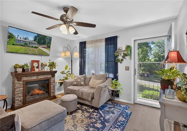 Photo 3 of Single family home for sale at 116 Oak Ridge Cir, Seneca, SC 29678 | MLS# 20302414 | Listing updated on 2026-09-03
