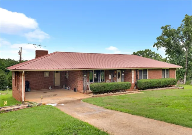Single family home for sale at 126 Crawford Rd, Starr, SC 29684 | MLS# 20302839