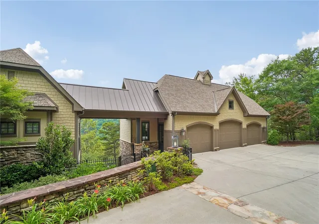 Photo 1 of Single family home for sale at 817 Mountain Summit Rd, Travelers Rest, SC 29690 | MLS# 20302525 | Listing updated on 2026-09-11