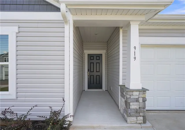 Photo 4 of Single family home for sale at 919 Rising Oak Ct, Spartanburg, SC 29301 | MLS# 20302912 | Listing updated on 2026-09-16