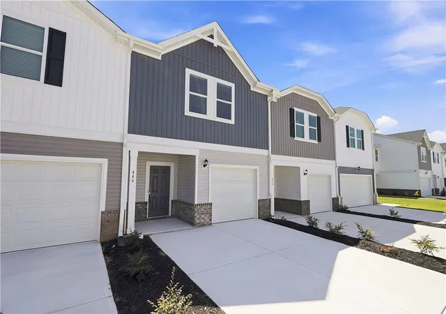 Photo 3 of Townhouse for sale at 446 Blissful Ct, Taylors, SC 29687 | MLS# 20303171 | Listing updated on 2026-09-16