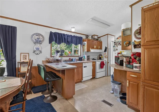 Photo 4 of Manufactured home for sale at 418 Chauga Rd, Westminster, SC 29693 | MLS# 20303097 | Listing updated on 2026-09-14